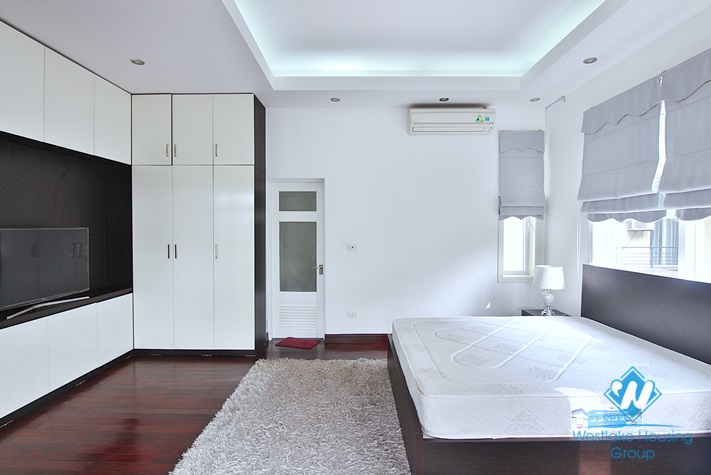 A beautiful house with lake view for rent in Tay Ho, Ha Noi